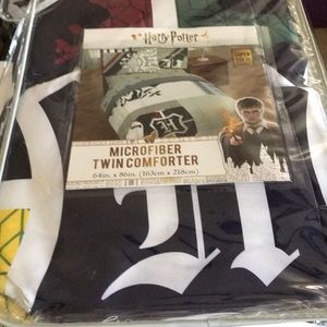 Brand new twin Harry Potter comforter.